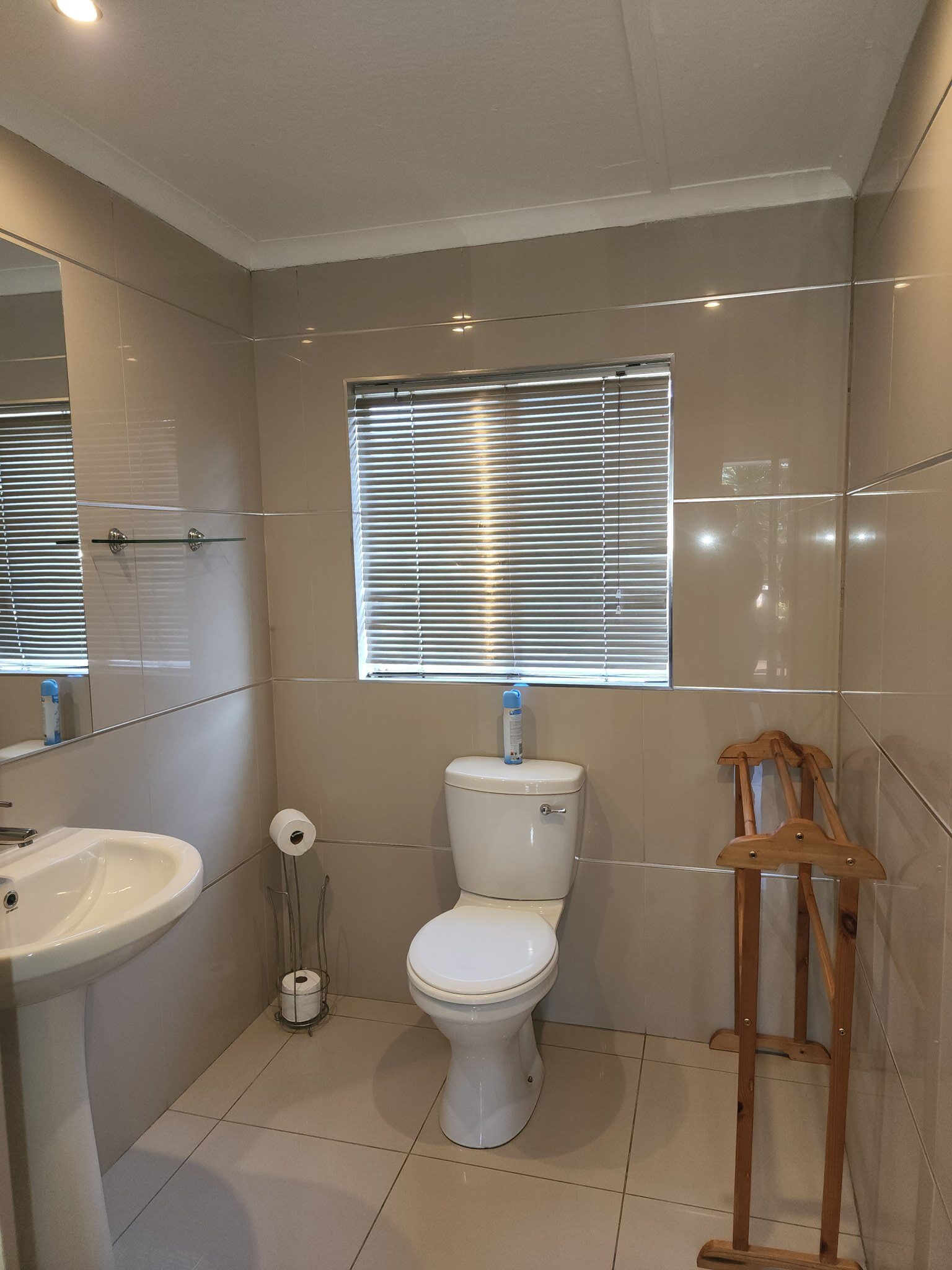 Family_Room_Bathroom2_S