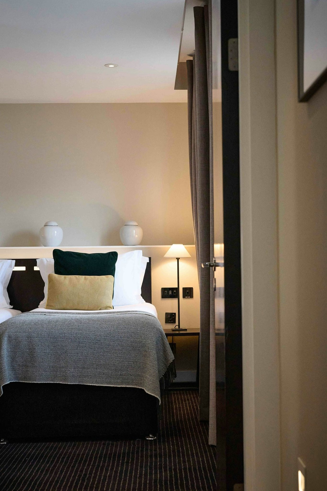7u4JWrLk50yFF3cGkOdUaA_The_Resident_Soho_-_The_Carlisle_S_S