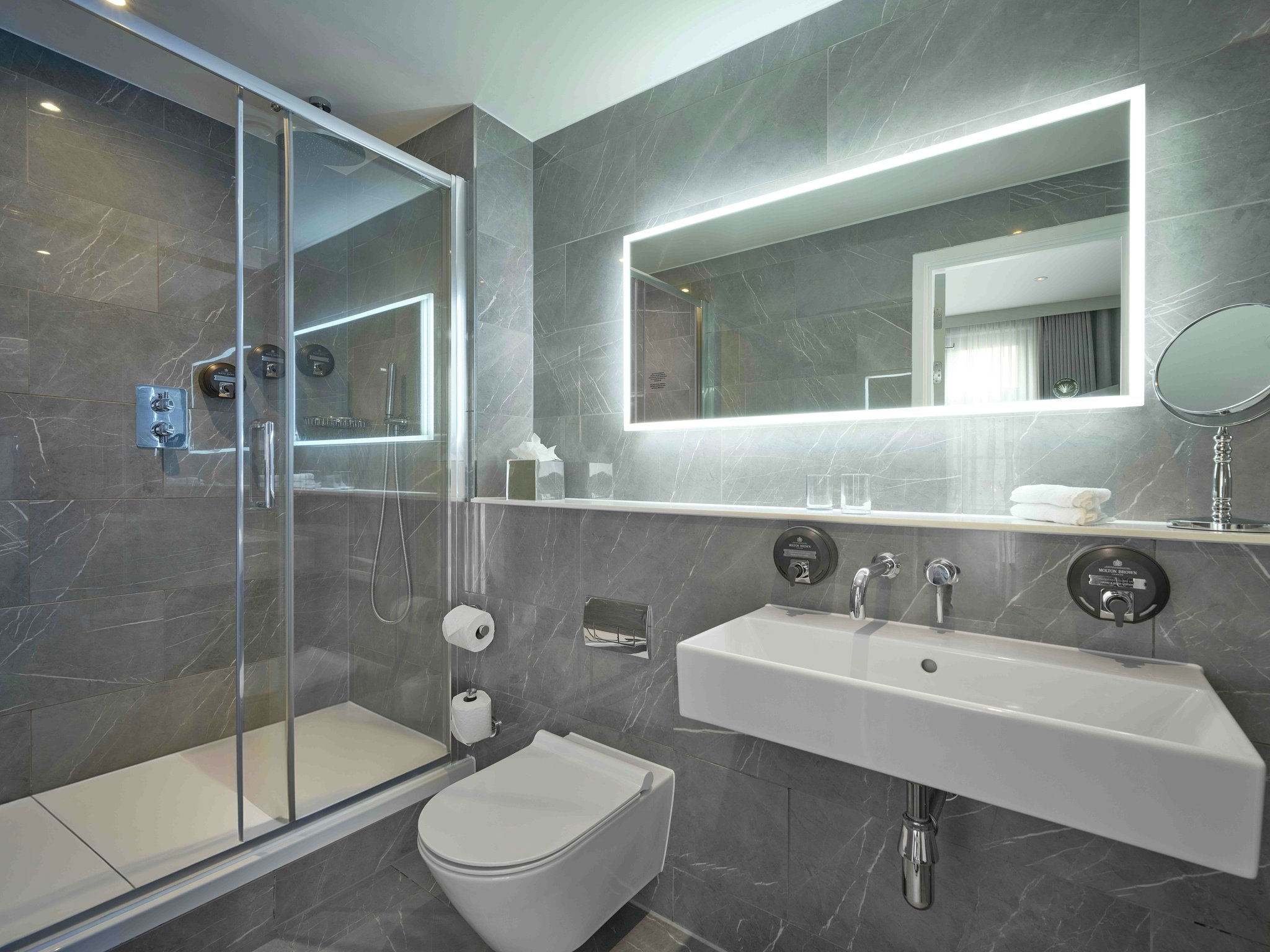 WbcIjKf0g0mdgTwvzdzOg_Superior_Room_307_Bathroom_00007_S