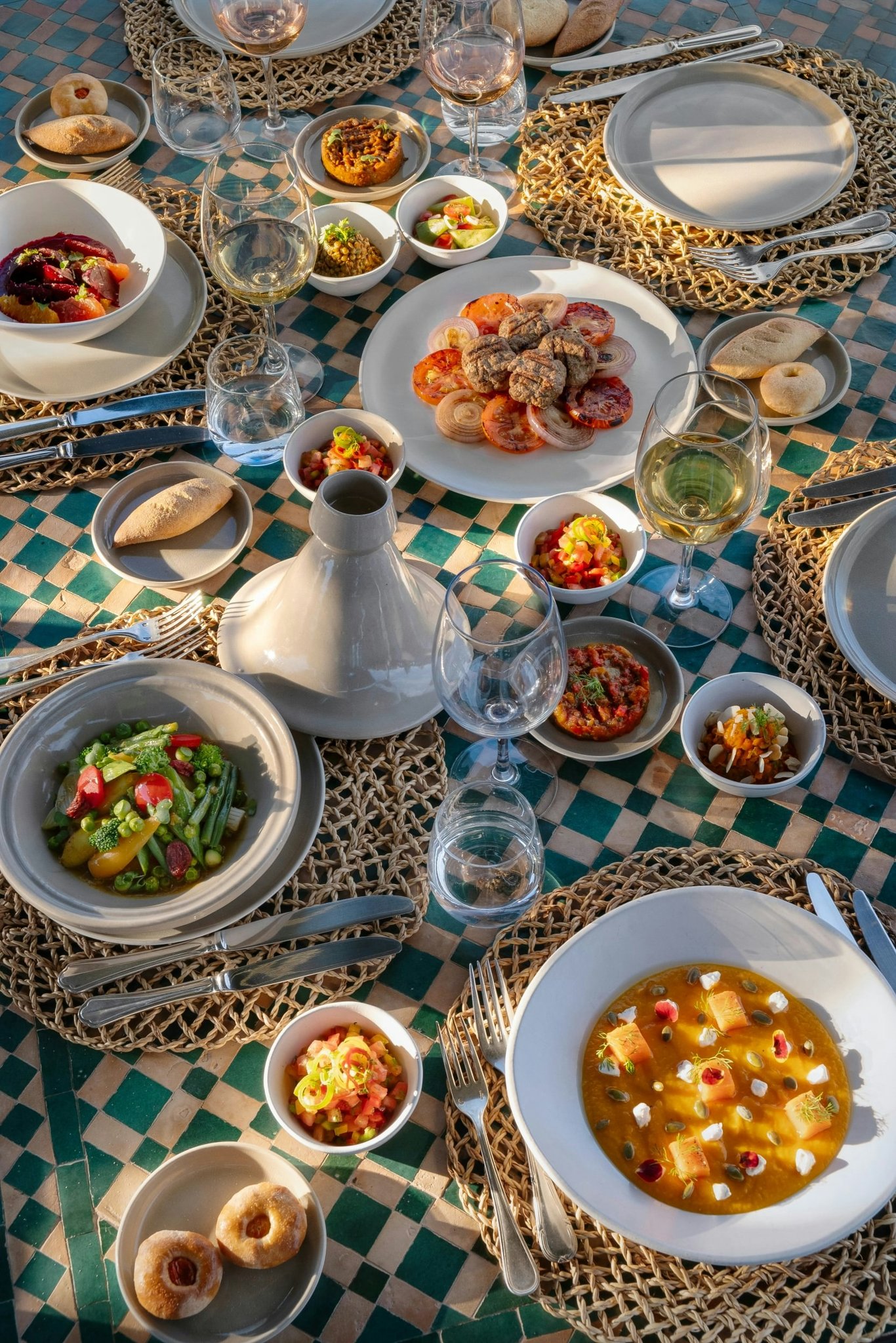 8rpeFRKjEUuyLJOGdL54g_Sultana_restauration_10_-_Large_S