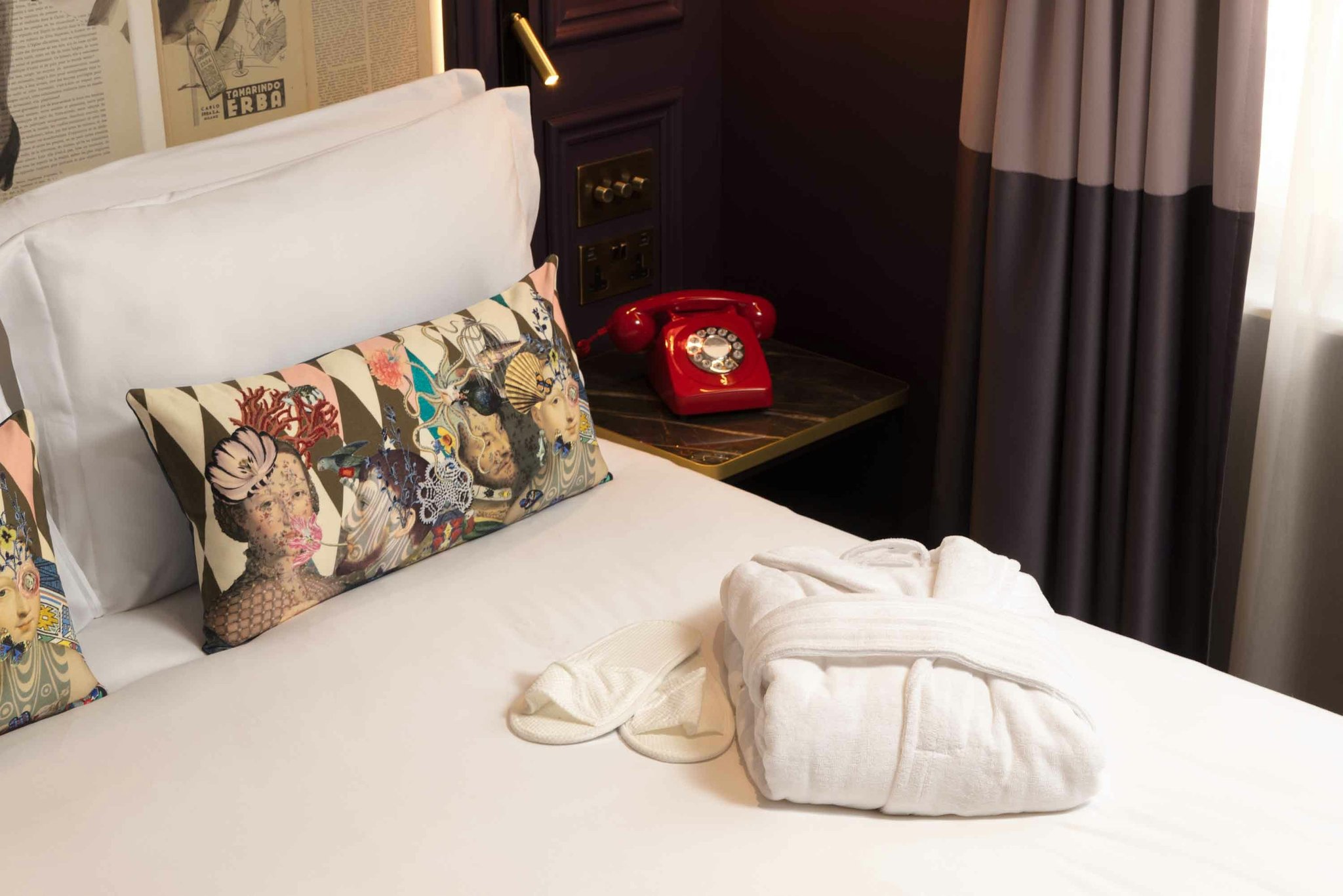 wZkuTgq8kuGFsWWPc0NA_TKH-RM_Bedroom_details-2_S