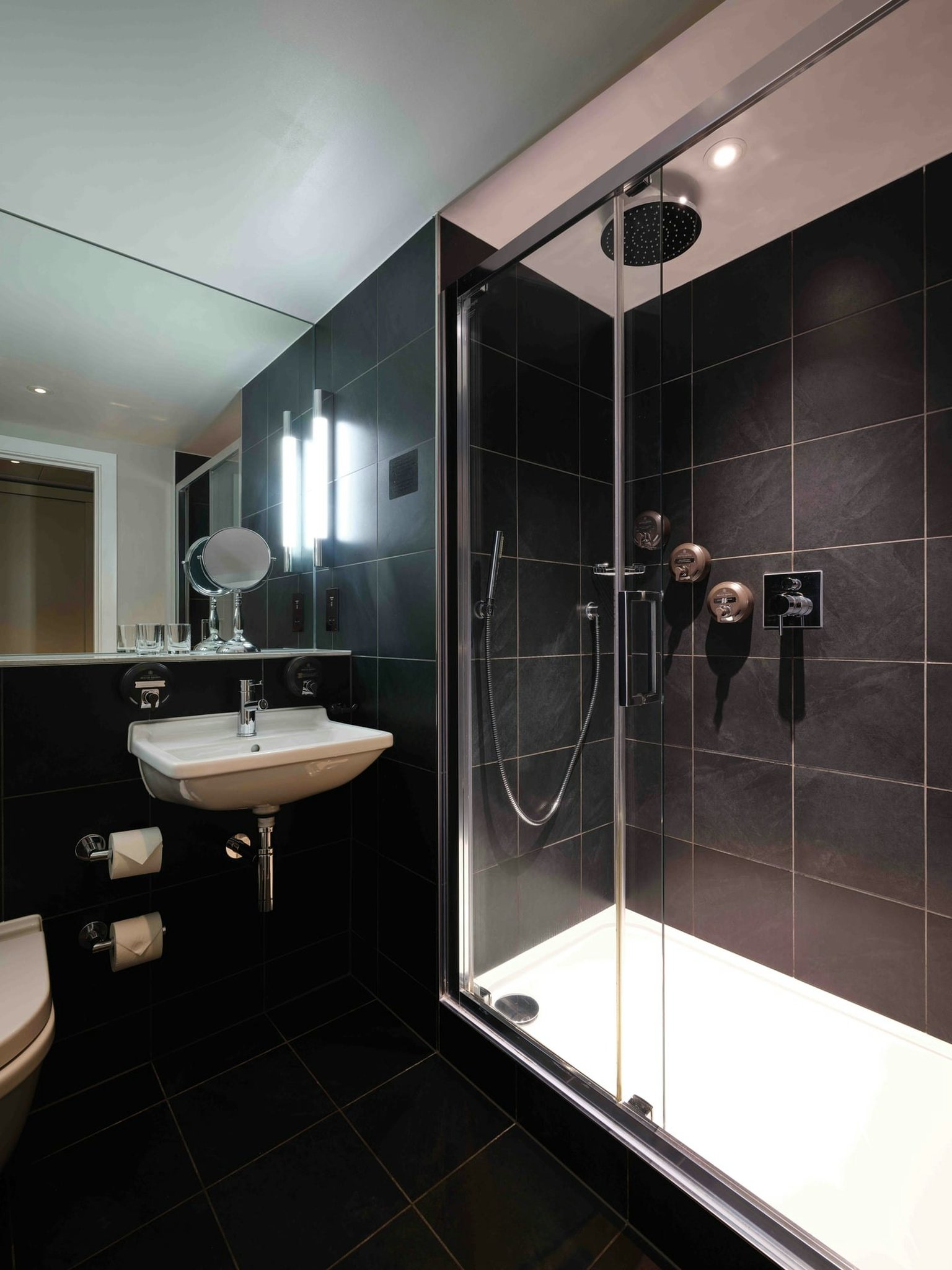 EuoAr0Y4v0S8cQenEcuUkA_The_Resident_Soho_-_Bathroom_with__S