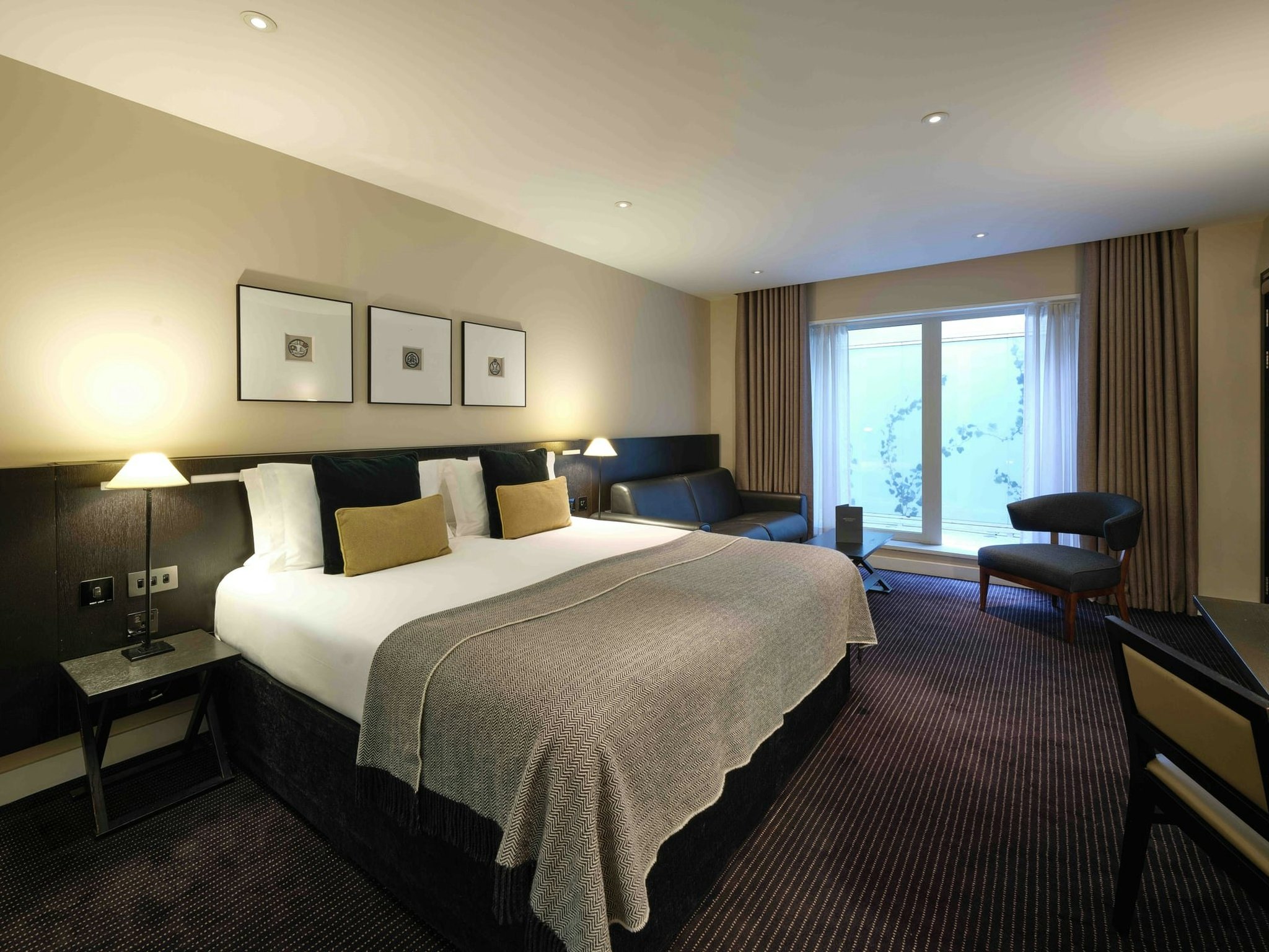 vsaw8u5rw0GuCXw9GLMiQ_The_Resident_Soho_-The_Premium_King_S