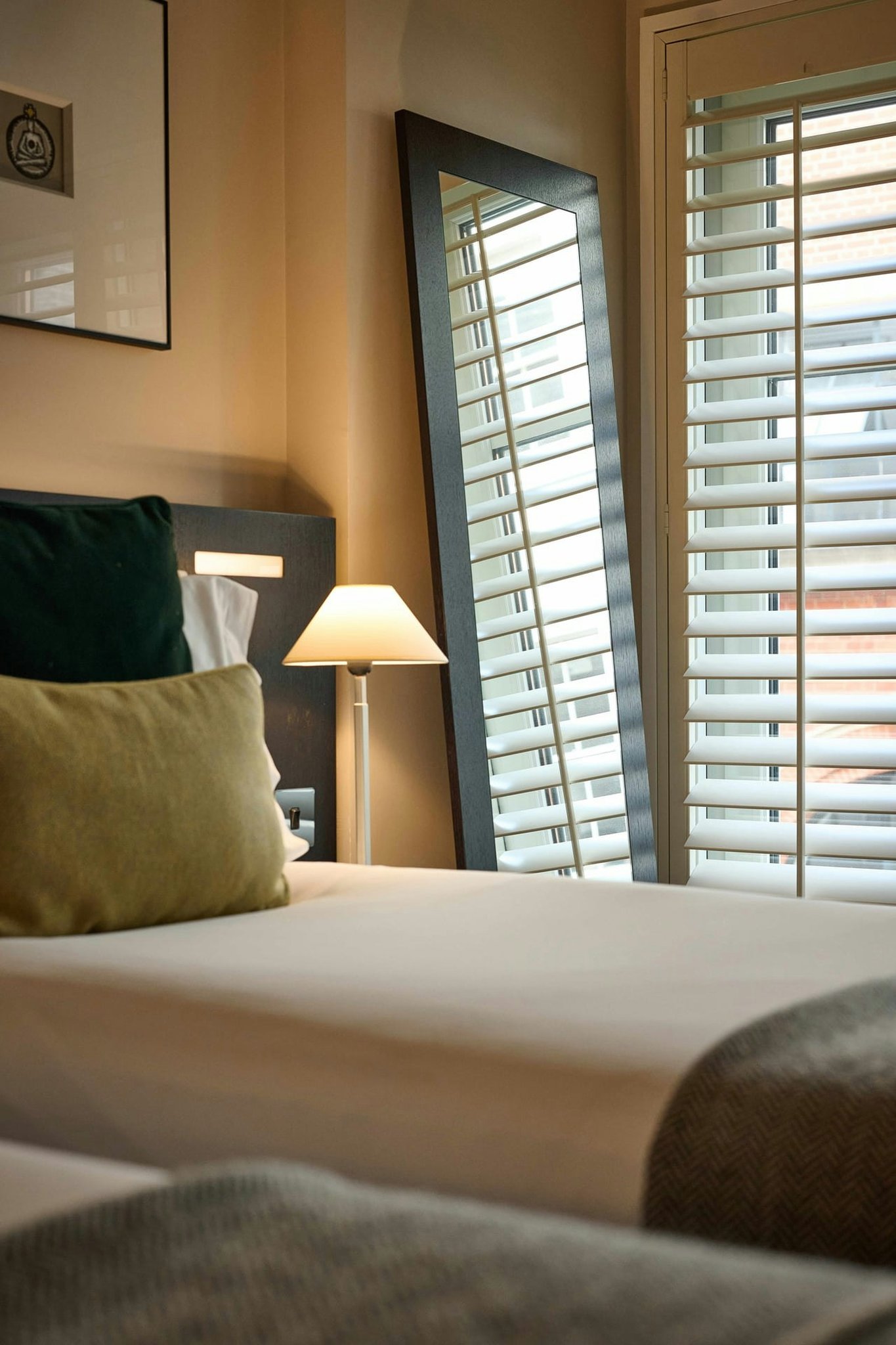 f5SgAWYdEuwdUFJHKwQlA_The_Resident_Soho_-_Bedroom_Detail__S