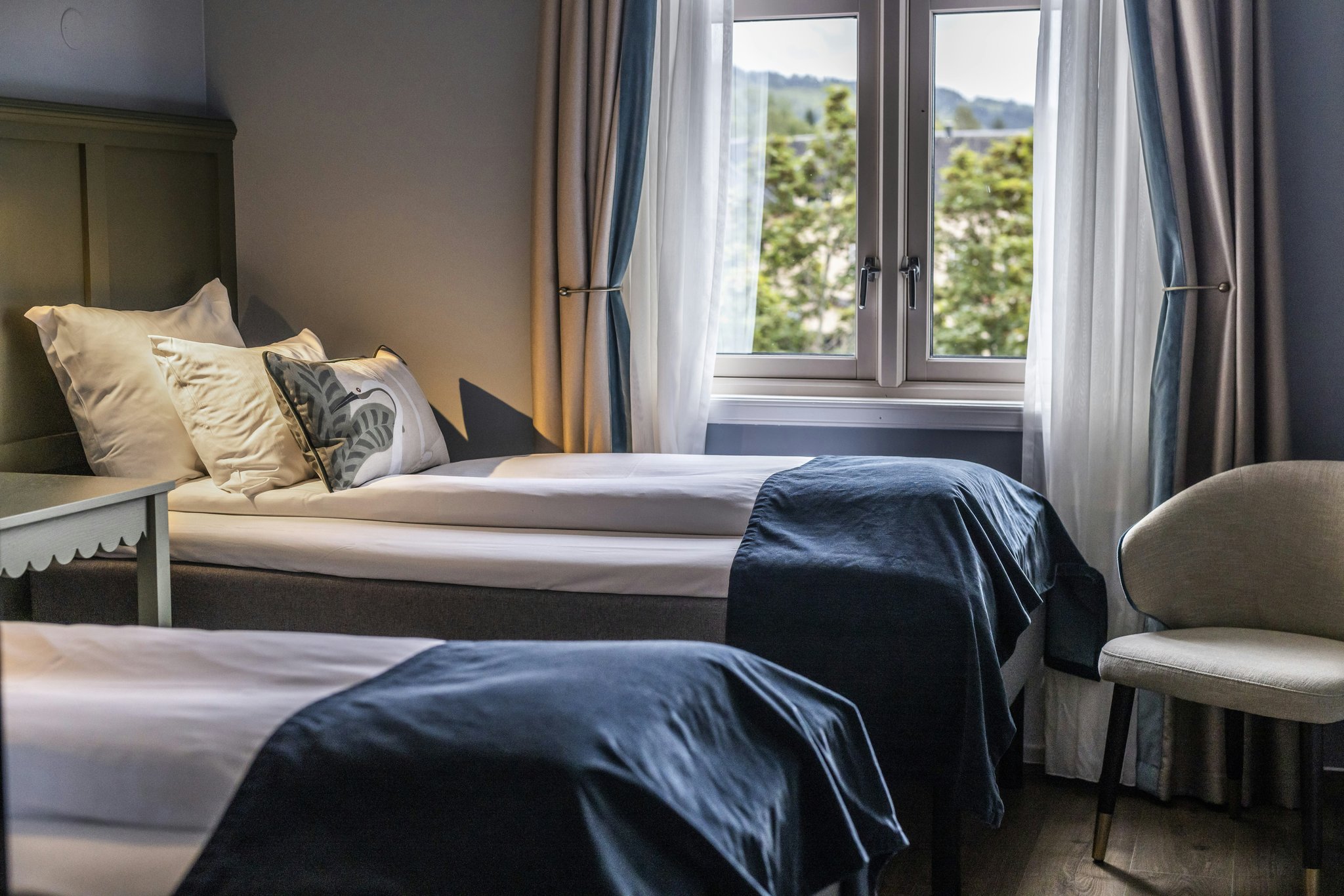 Wy8PhVEwC0m3j34Tr5xqQg_FirstHotel_Breiseth_Room_Twin_RAIS_S