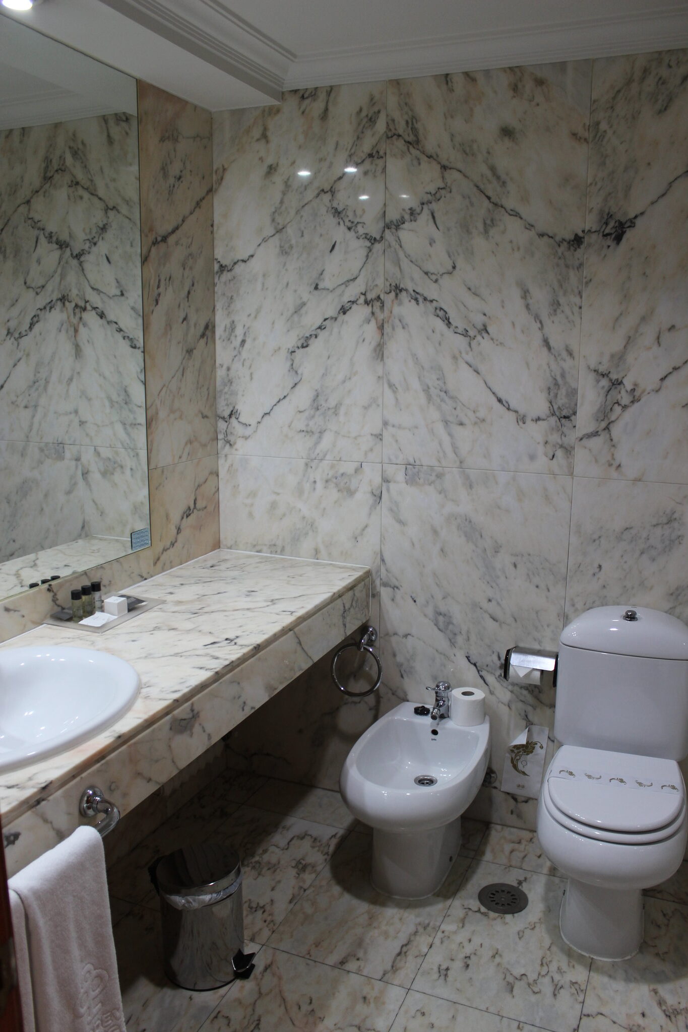 Bathroom_(3)_S