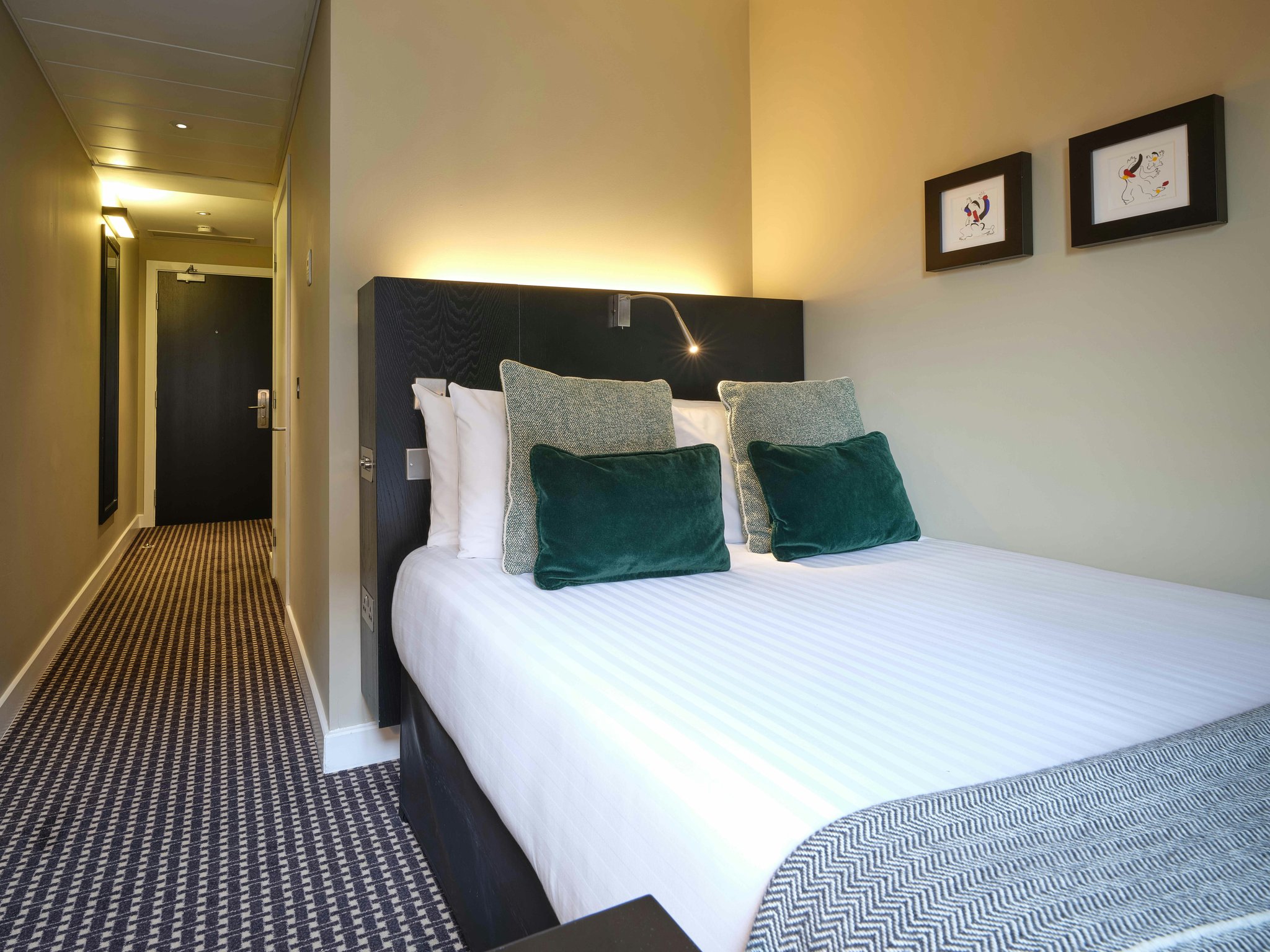 jdOj8MGpCEKdumJ7wDrnag_small_dbl_or_the_snug_Room_304_Bed_S