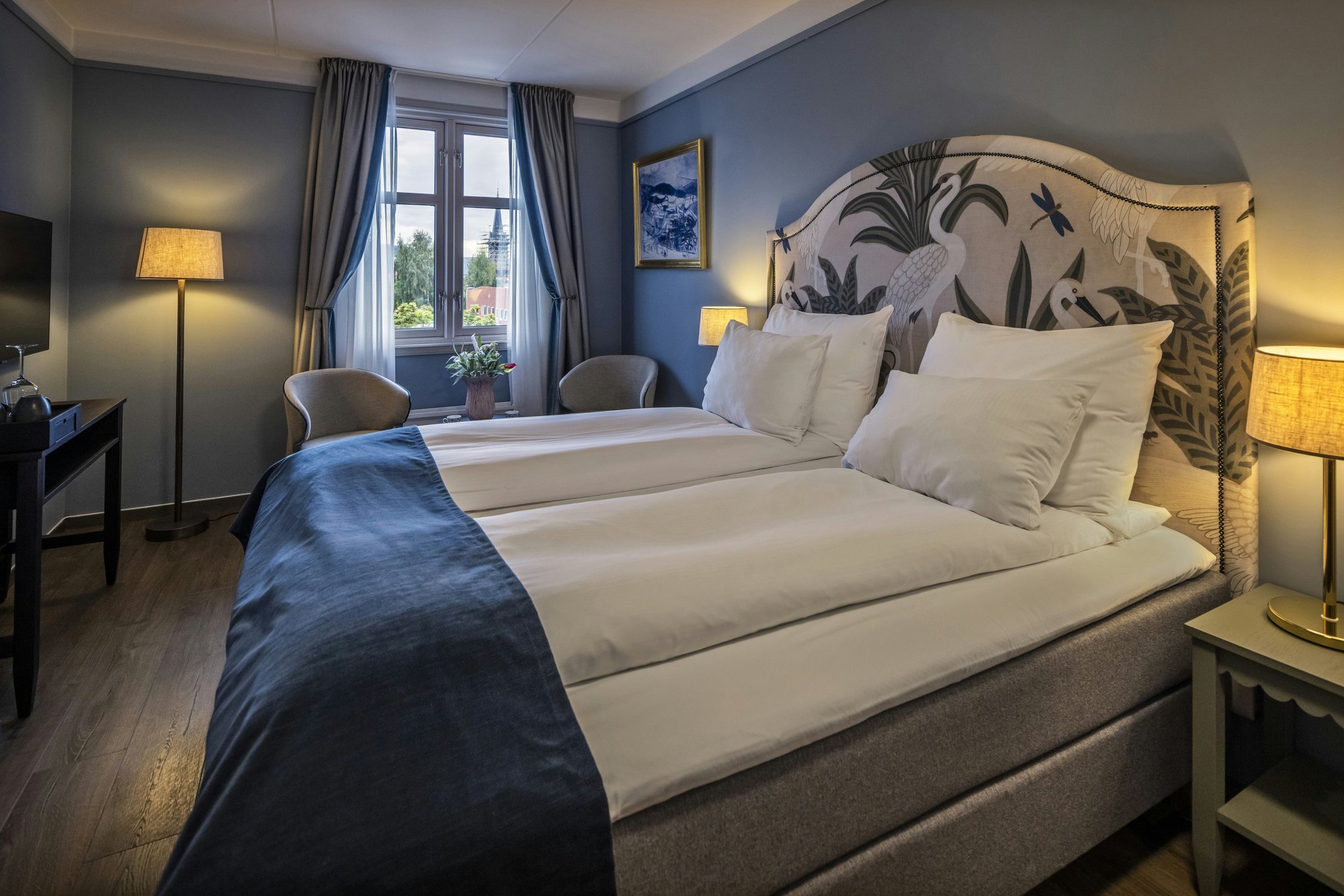 1vG2ZIFwkkGBJu4LW0cz0Q_FirstHotel_Breiseth_Room_King_RAIS_S