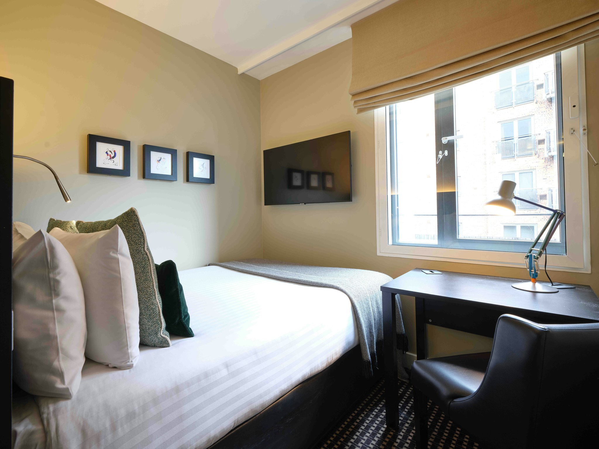 ODaaHNtRCUWbzuUhlXPYdQ_small_double_or_the_snug_Room_304__S