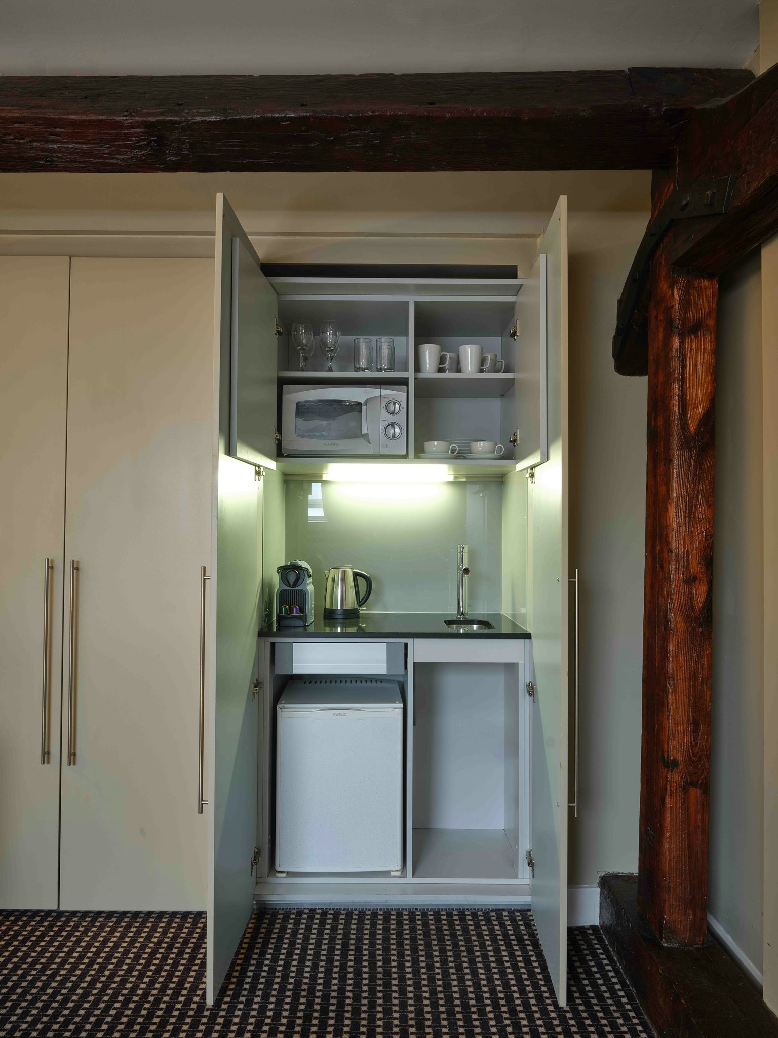 h5GvwZhQlkGKAMQFmR0Sw_Room_418_Mini_Kitchen_00001_S