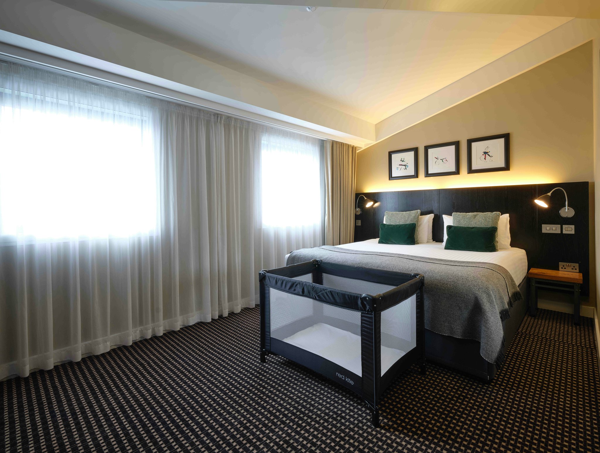 m7SjaKzEESRQ92GxCahg_Room_501_Cot_02_1_S