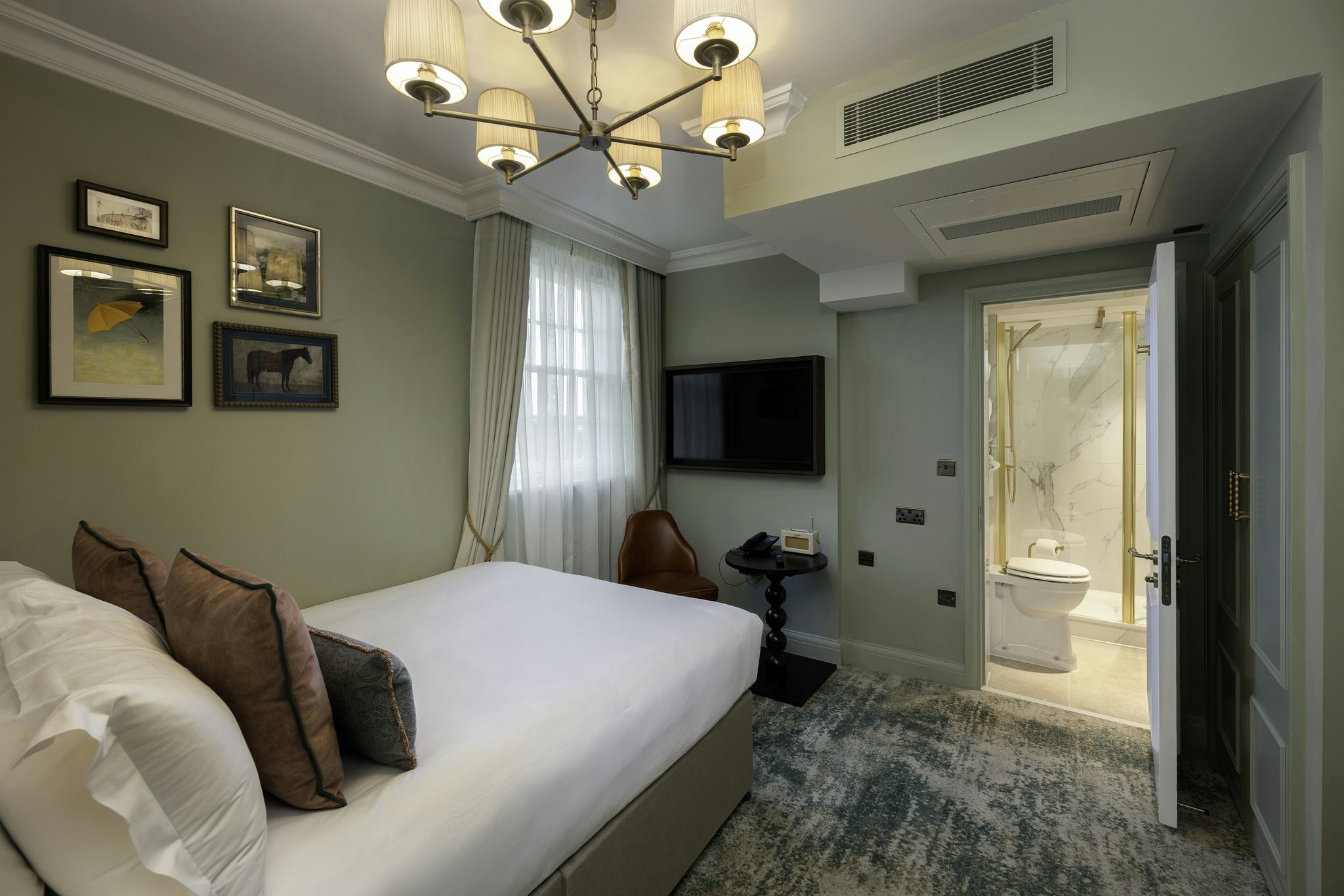 TYaW8aKroUywbc1MVlkOjQ_Snug_room_S