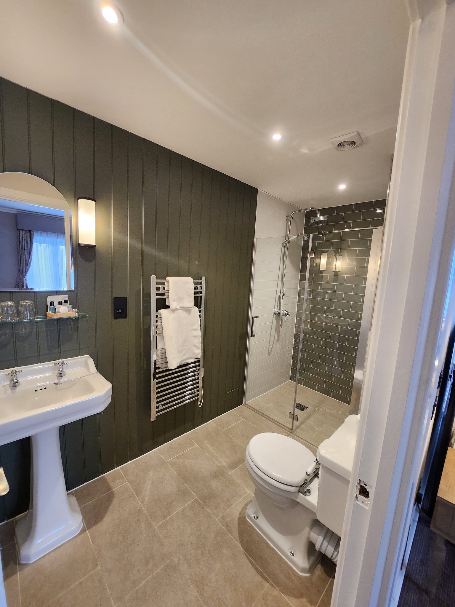 Four_Poster_Bathroom_S